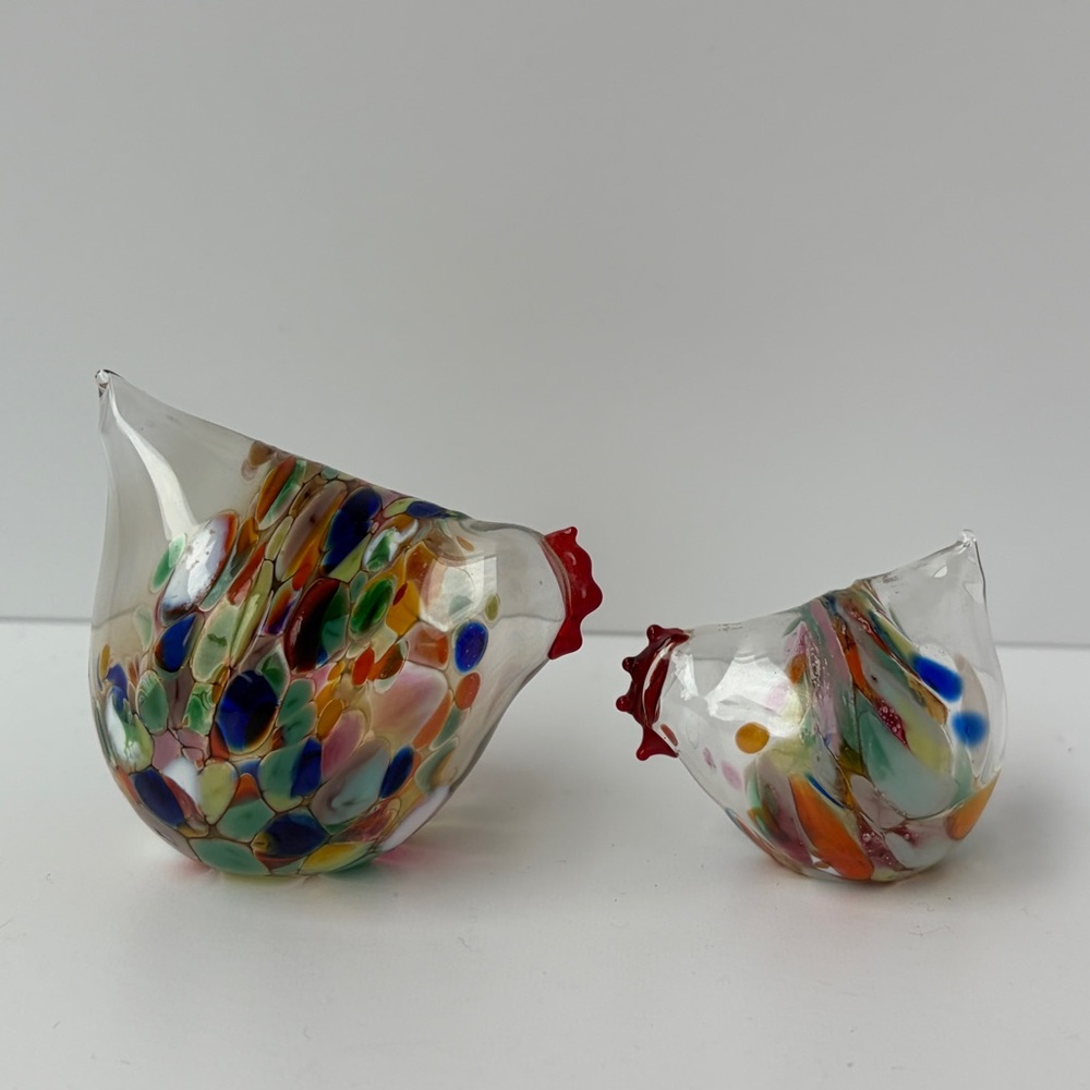 GERMAN REINHARD HERZOG PAIR OF HAND BLOWN MULTI COLORED‎ ART GLASSCHICKENS